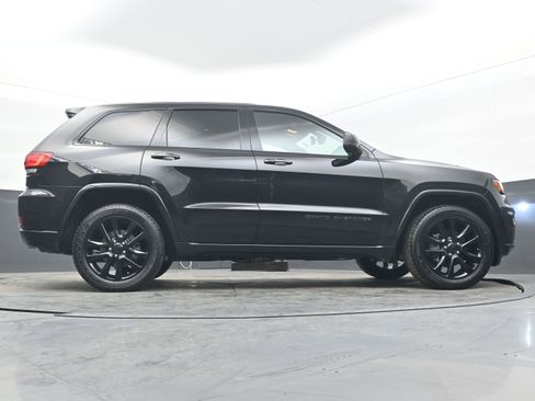 Used 2019 Jeep Grand Cherokee Altitude image 29