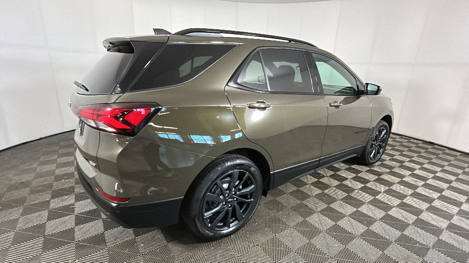 Used 2024 Chevrolet Equinox RS AWD/4WD image 3