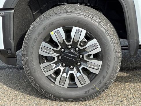 New 2026 GMC Sierra 3500 Denali w/ Denali Reserve Package image 32