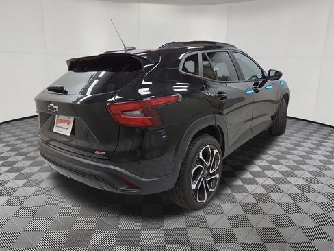 Used 2024 Chevrolet Trax RS w/ Sunroof Package FWD image 4