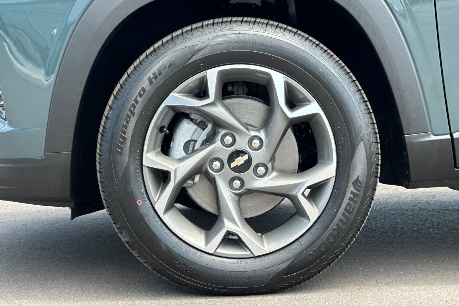 New 2026 Chevrolet Trax LT w/ Sunroof Package FWD image 25