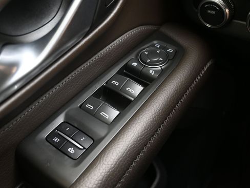 Used 2022 GMC Yukon XL Denali image 25