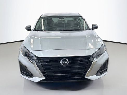 Used 2024 Nissan Altima 2.5 SV AWD/4WD image 2