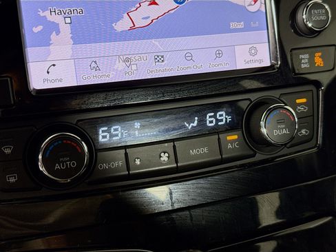 Used 2023 Nissan Maxima SR w/ Sport Mat Group image 19