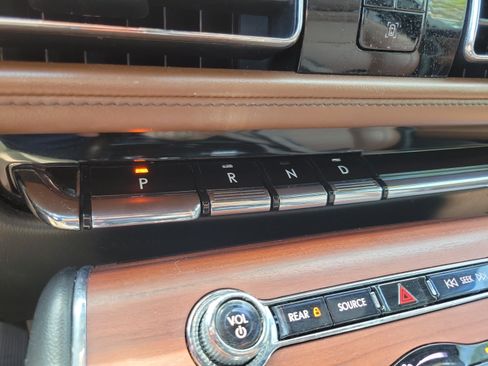 Used 2023 Lincoln Aviator Reserve w/ Equipment Group 201A RWD image 30