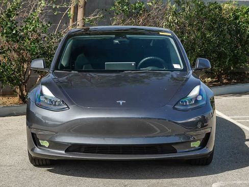Used 2023 Tesla Model 3 Standard Range image 2
