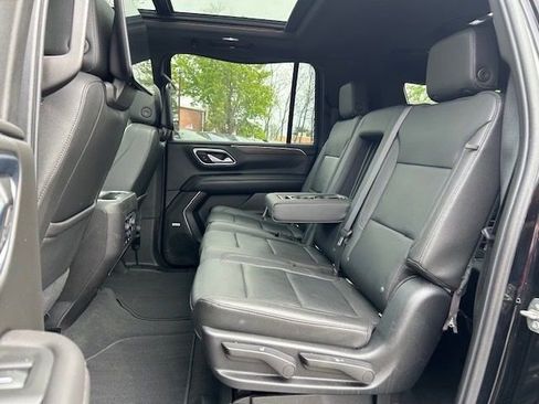 Used 2021 Chevrolet Suburban Z71 w/ Luxury Package AWD/4WD image 17