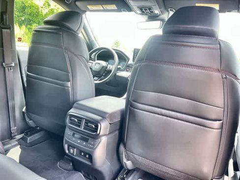 Used 2026 Honda Pilot Black Edition image 13