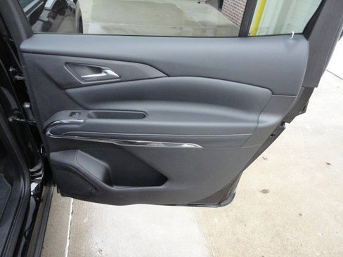 Used 2026 Chevrolet Traverse LT image 15