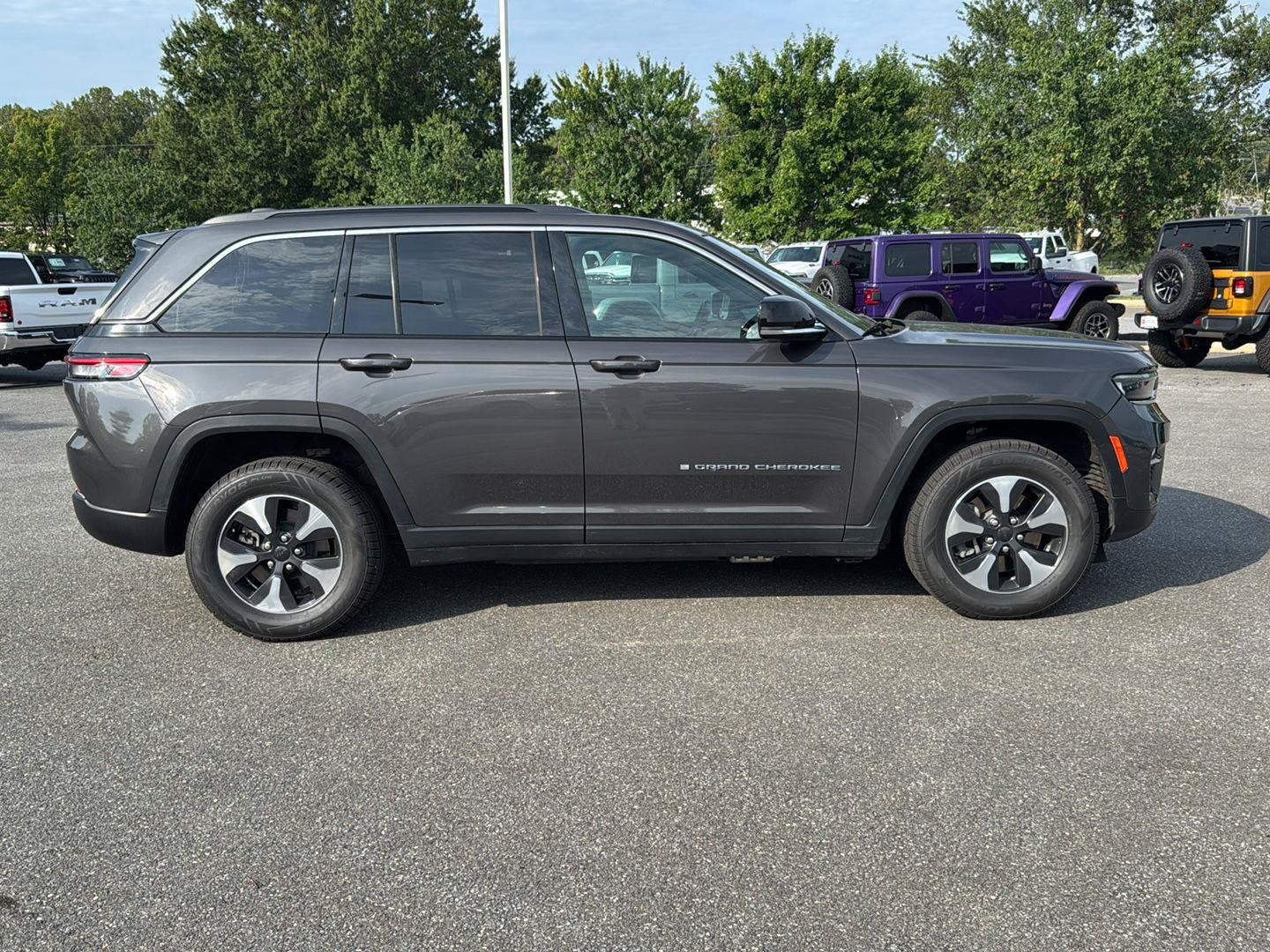 Used 2024 Jeep Grand Cherokee Limited 4xe AWD/4WD image 7