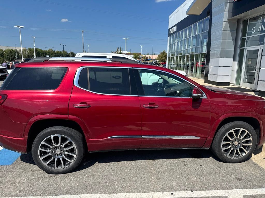 Used 2020 GMC Acadia Denali w/ Technology Package FWD image 12