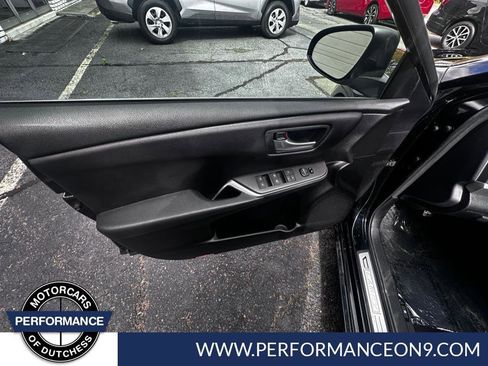 Used 2017 Toyota Camry SE image 12