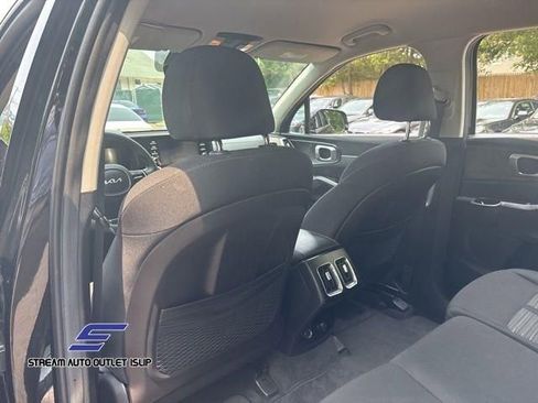 Used 2022 Kia Sorento LX AWD/4WD image 25