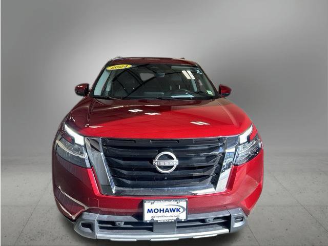 Used 2024 Nissan Pathfinder SL AWD/4WD image 2