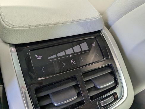 Used 2022 Volvo XC90 T6 Momentum w/ Advanced Package image 32