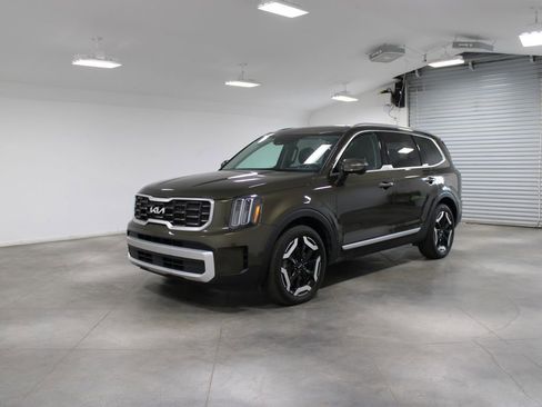 Used 2025 Kia Telluride S AWD/4WD image 4