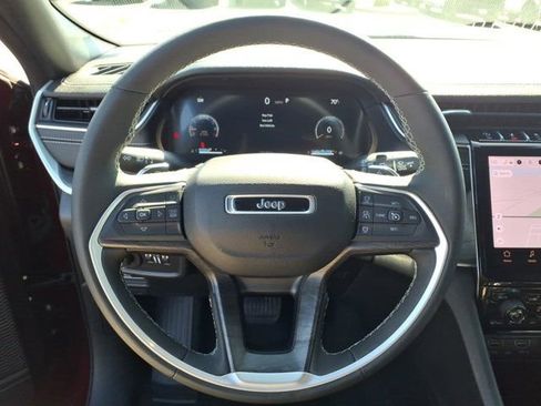 Used 2024 Jeep Grand Cherokee L Limited w/ Black Appearance Package AWD/4WD image 19
