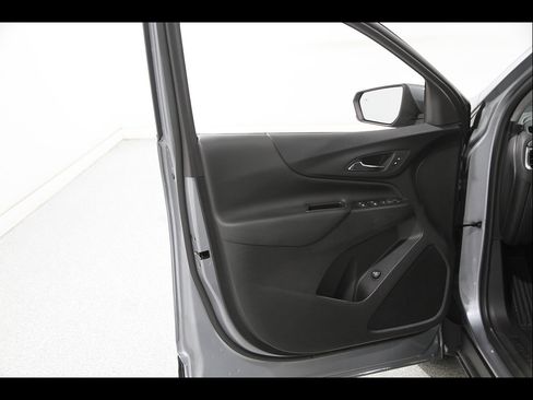 Used 2023 Chevrolet Equinox LT FWD image 4