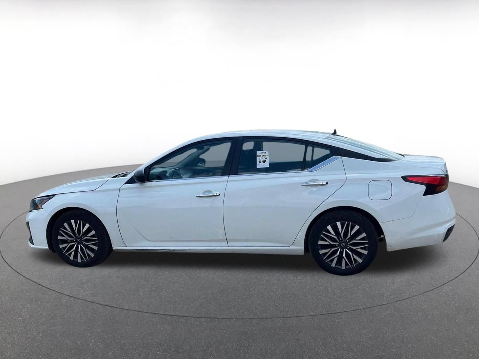 Used 2025 Nissan Altima 2.5 SV FWD image 10