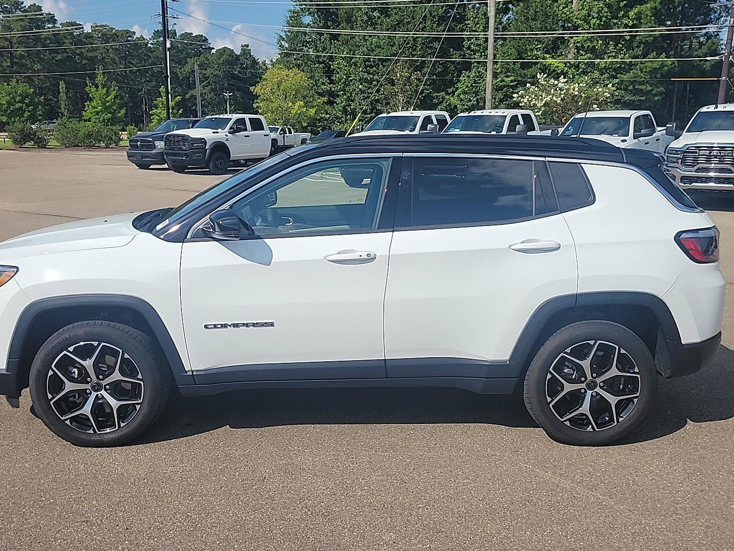 Certified 2025 Jeep Compass Limited AWD/4WD image 8