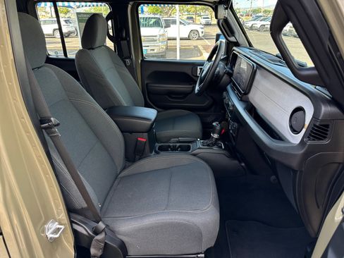 Used 2026 Jeep Wrangler Unlimited Sport AWD/4WD image 19