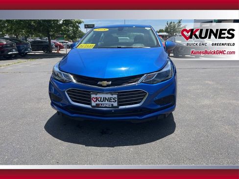 Used 2018 Chevrolet Cruze LT w/ Convenience Package FWD image 12