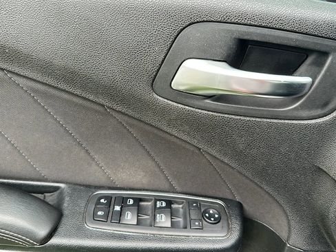 Used 2016 Dodge Charger SXT RWD image 38