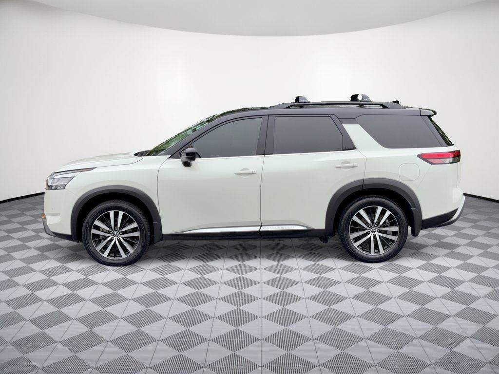Used 2024 Nissan Pathfinder Platinum FWD image 2