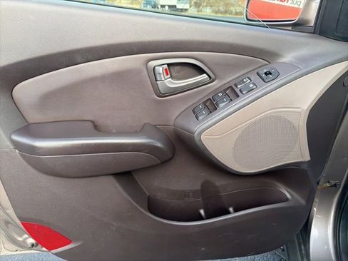 Used 2011 Hyundai Tucson Limited w/ Premium Pkg 3 image 9