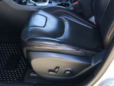 Used 2017 Jeep Cherokee Trailhawk AWD/4WD image 15