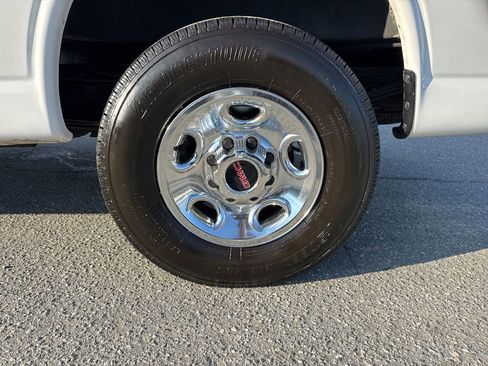 Used 2023 GMC Savana 2500 image 22