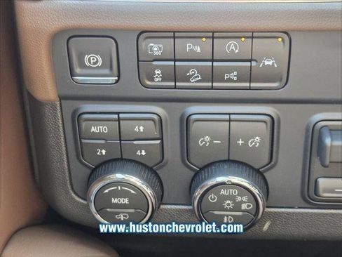 New 2026 Chevrolet Suburban High Country image 42