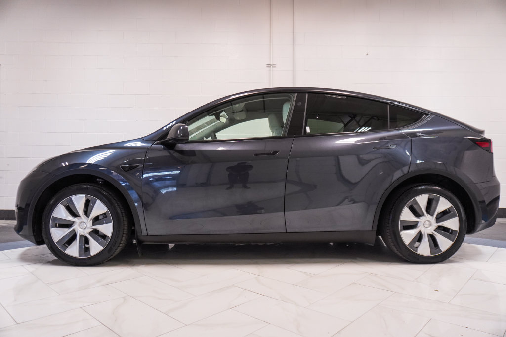 Used 2024 Tesla Model Y Long Range AWD/4WD image 26