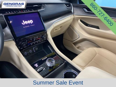 Used 2025 Jeep Grand Cherokee L Limited w/ Luxury Tech Group II AWD/4WD image 16