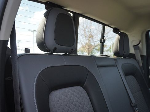 Used 2022 Chevrolet Colorado Z71 w/ Safety Package image 36