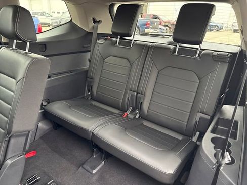 Used 2025 Volkswagen Atlas SEL AWD/4WD image 23