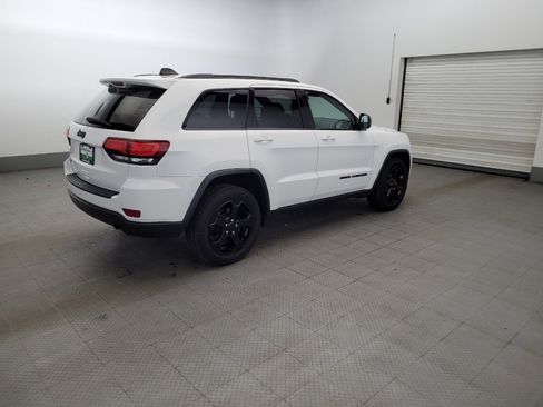 Used 2019 Jeep Grand Cherokee Laredo AWD/4WD image 10