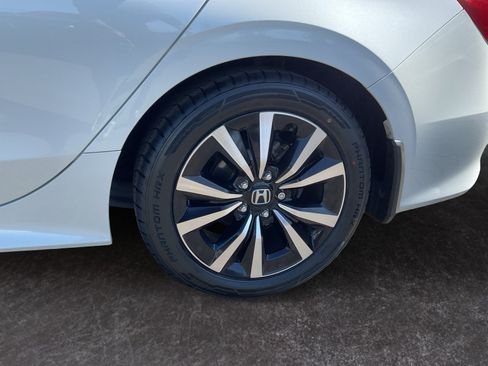 Used 2022 Honda Civic EX image 9