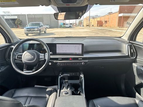 Used 2024 Kia Sorento S image 31