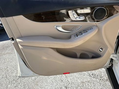 Used 2022 Mercedes-Benz GLC 300 image 24