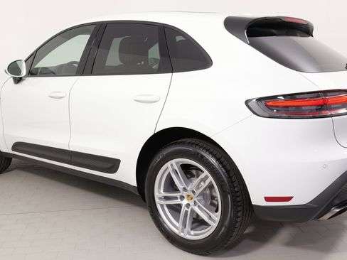 Used 2025 Porsche Macan image 18