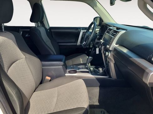 Used 2020 Toyota 4Runner SR5 AWD/4WD image 15
