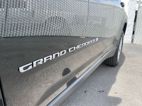 New 2025 Jeep Grand Cherokee Laredo w/ Luxury Tech Group I image 9