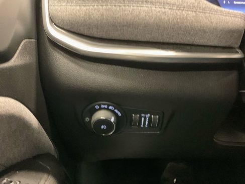 Used 2024 Jeep Compass Latitude image 20