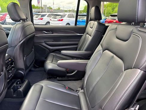 Used 2024 Jeep Grand Cherokee L Limited w/ Black Appearance Package AWD/4WD image 27