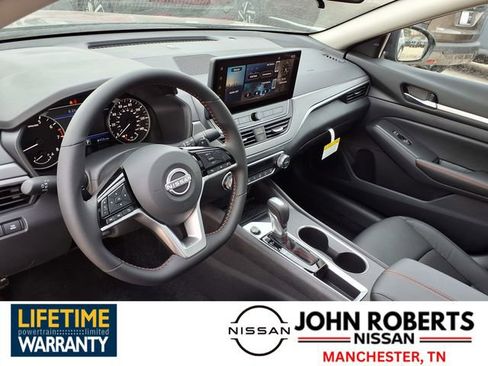 New 2026 Nissan Altima 2.5 SR w/ SR Midnight Edition Package image 4