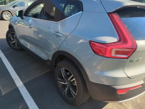 Used 2025 Volvo XC40 B5 Core AWD/4WD image 3