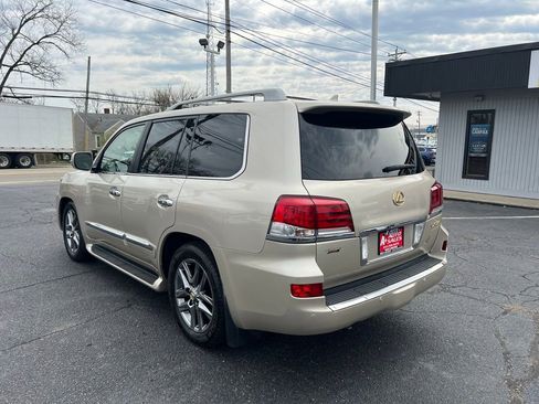 Used 2013 Lexus LX 570 4WD w/ Luxury Pkg image 8