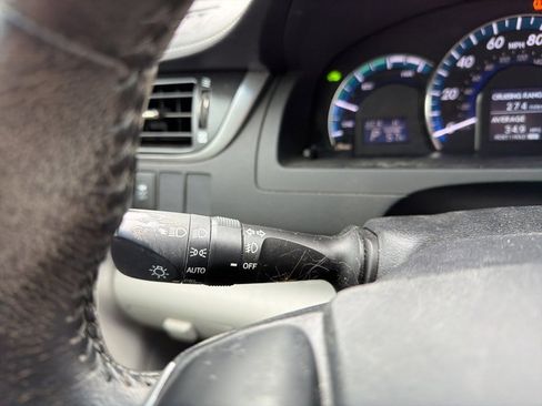 Used 2012 Toyota Camry XLE w/ Leather Pkg image 14