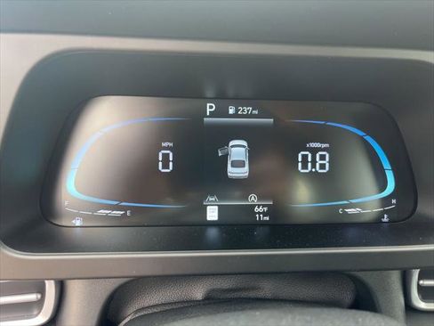 Used 2025 Hyundai Elantra SE image 10